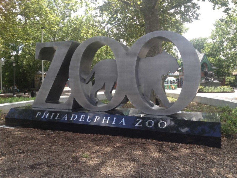 Philadelphia Zoo main sign.